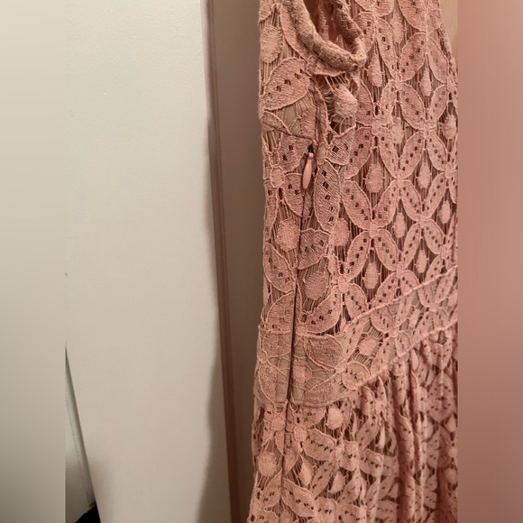 Vero Moda Lace Dress perfect for a special occasion or wedding - Picture 5 of 6